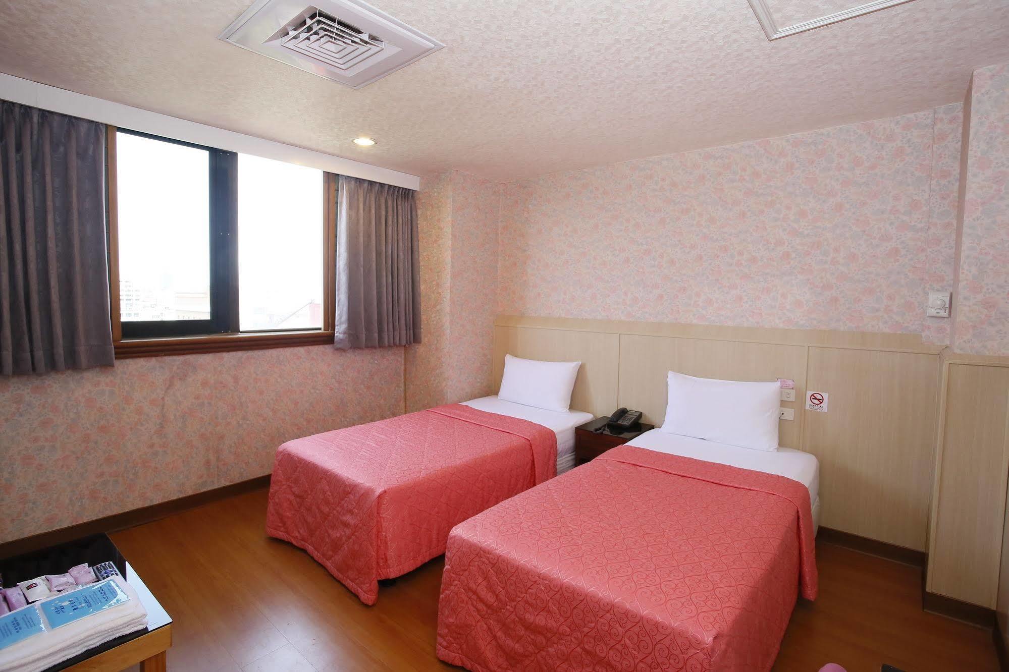 Sunwise Hotel Kaohsiung Extérieur photo